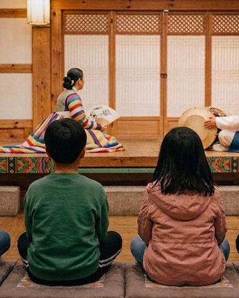 시티예술교실 사업 시작 연도 배경 이미지